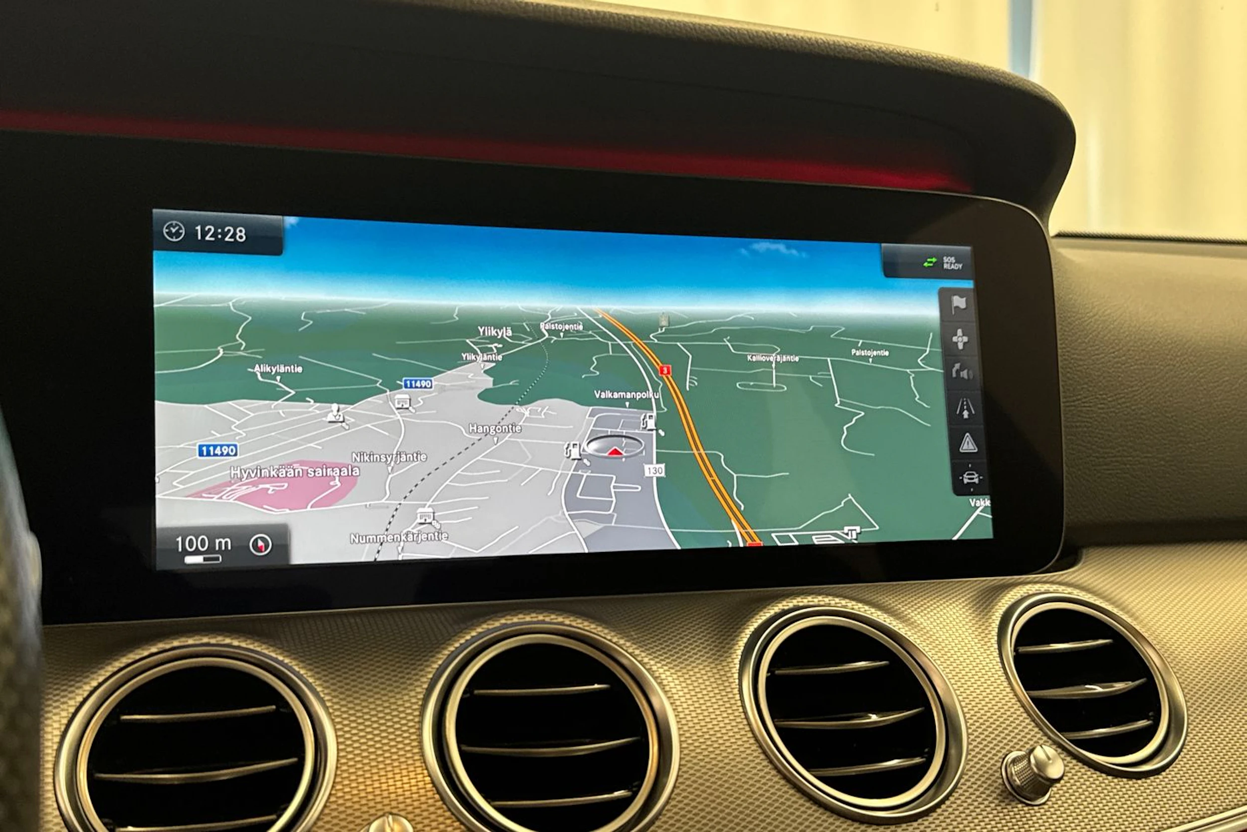 harmaa Mercedes-Benz E 2017 kuva 27.