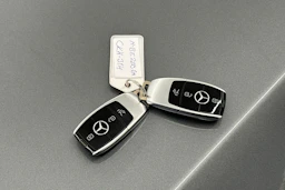 harmaa Mercedes-Benz E 2017 kuva 29.