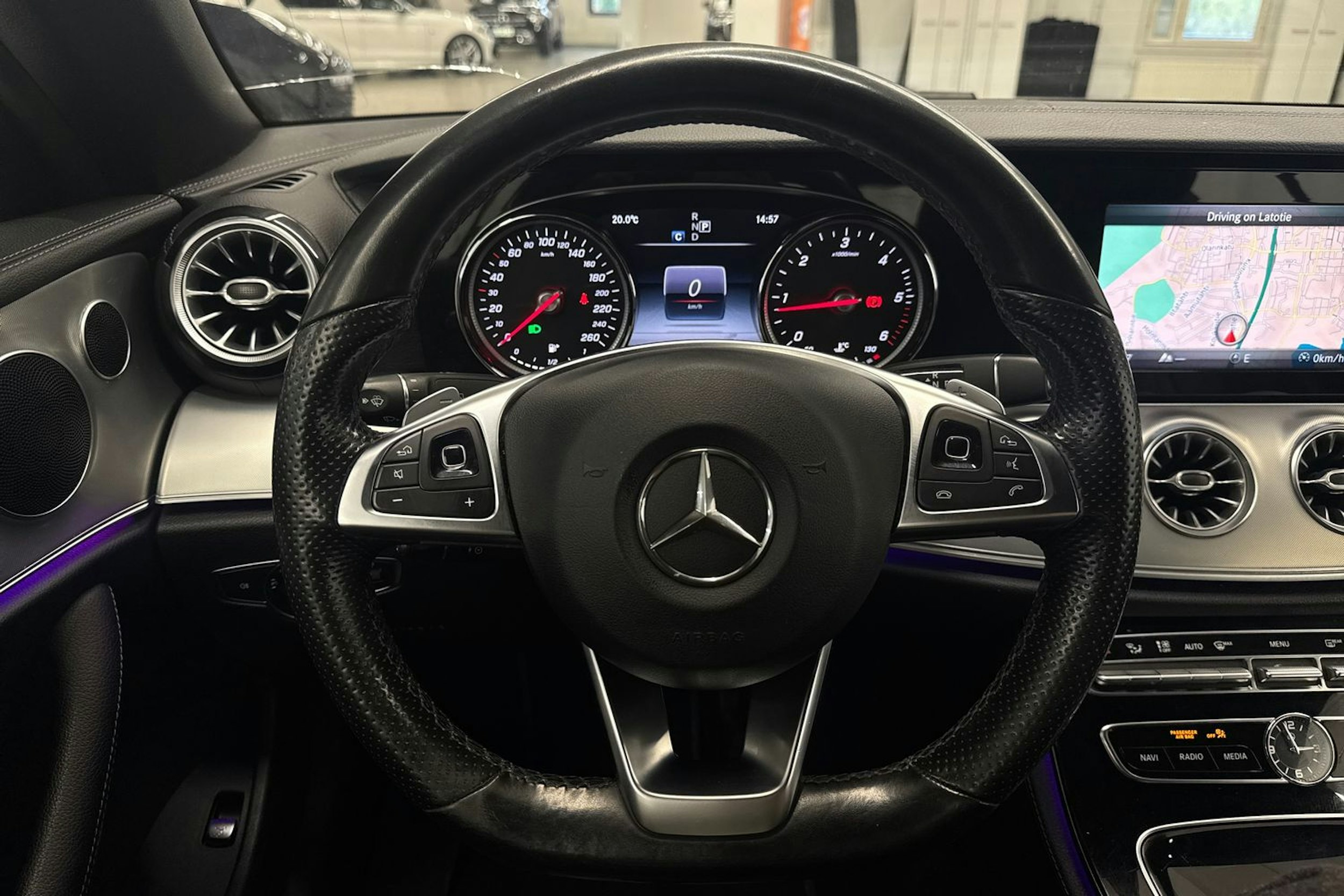 valkoinen Mercedes-Benz E 2017 kuva 14.