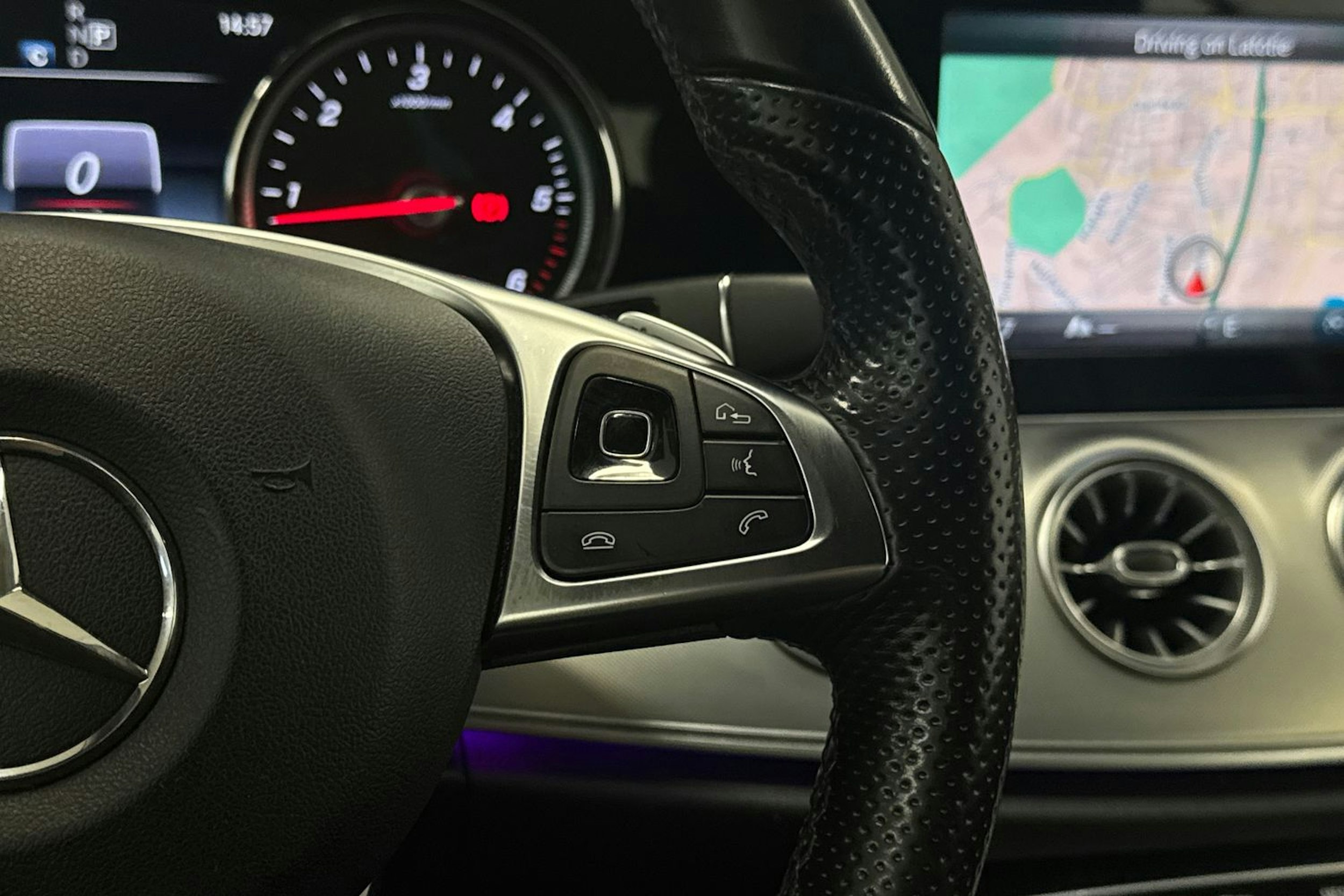 valkoinen Mercedes-Benz E 2017 kuva 16.