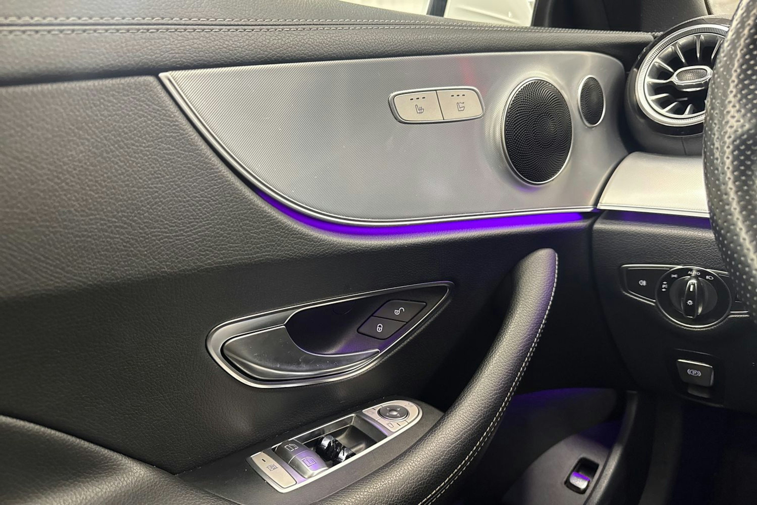 valkoinen Mercedes-Benz E 2017 kuva 19.