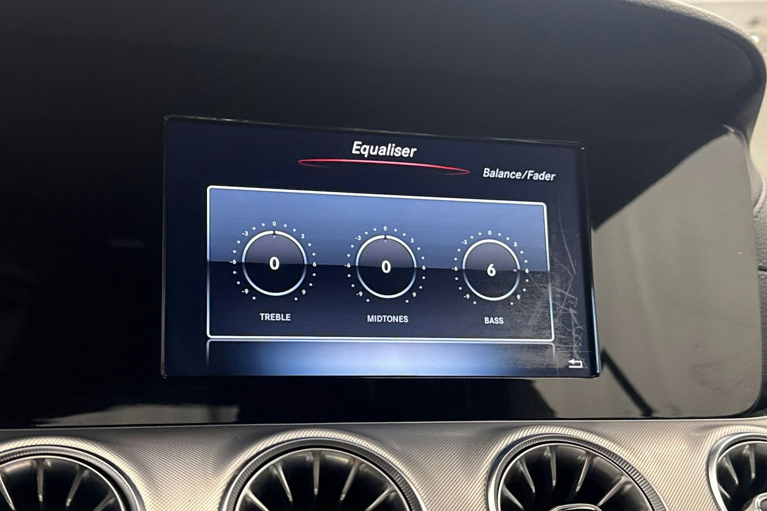valkoinen Mercedes-Benz E 2017 kuva 30.