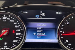 valkoinen Mercedes-Benz E 2017 kuva 32.