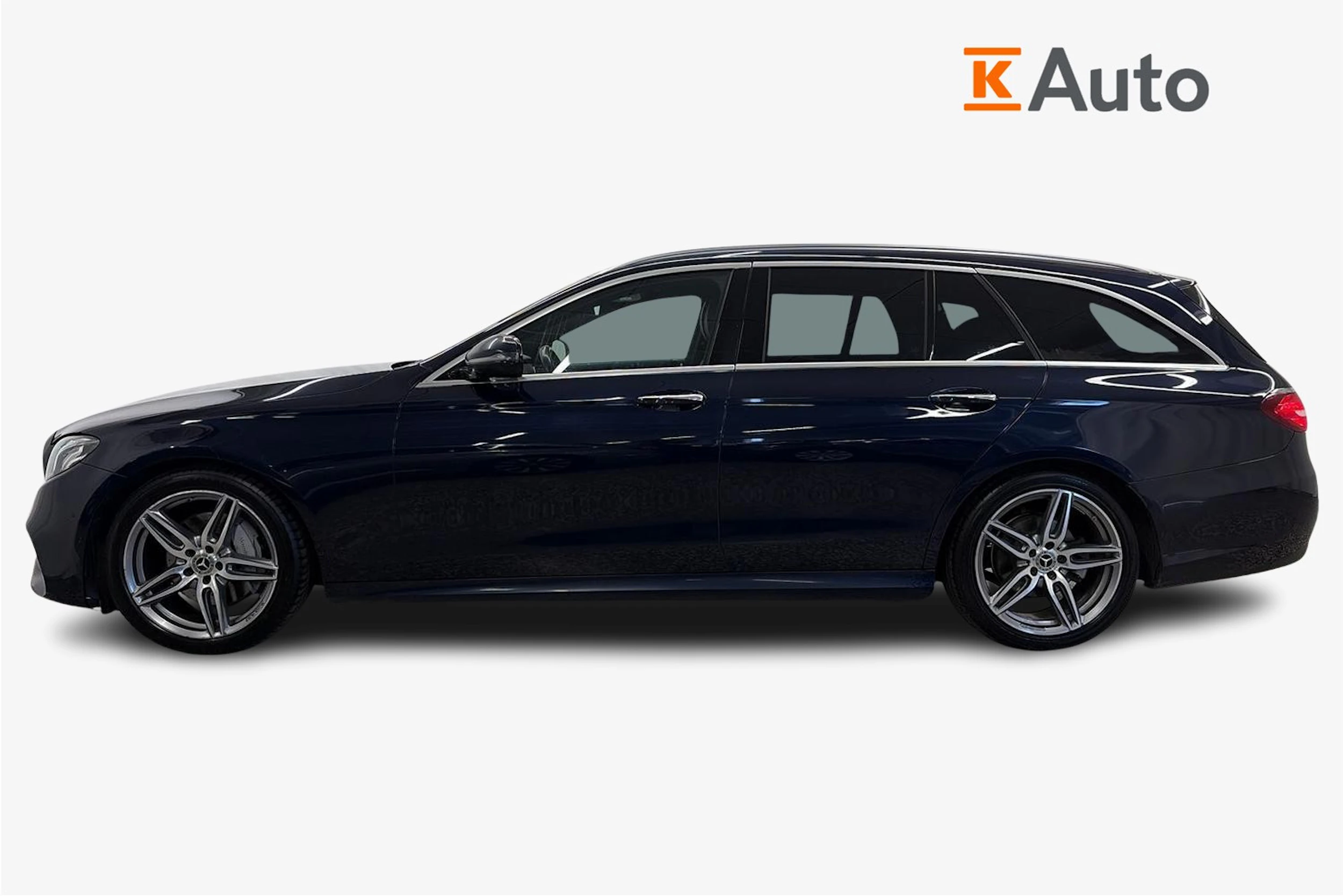 sininen Mercedes-Benz E 2017 kuva 5.