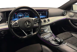 sininen Mercedes-Benz E 2017 kuva 6.