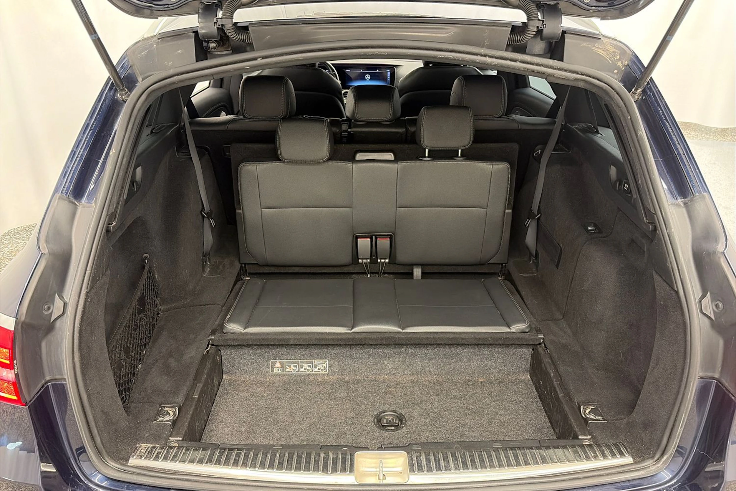 sininen Mercedes-Benz E 2017 kuva 10.