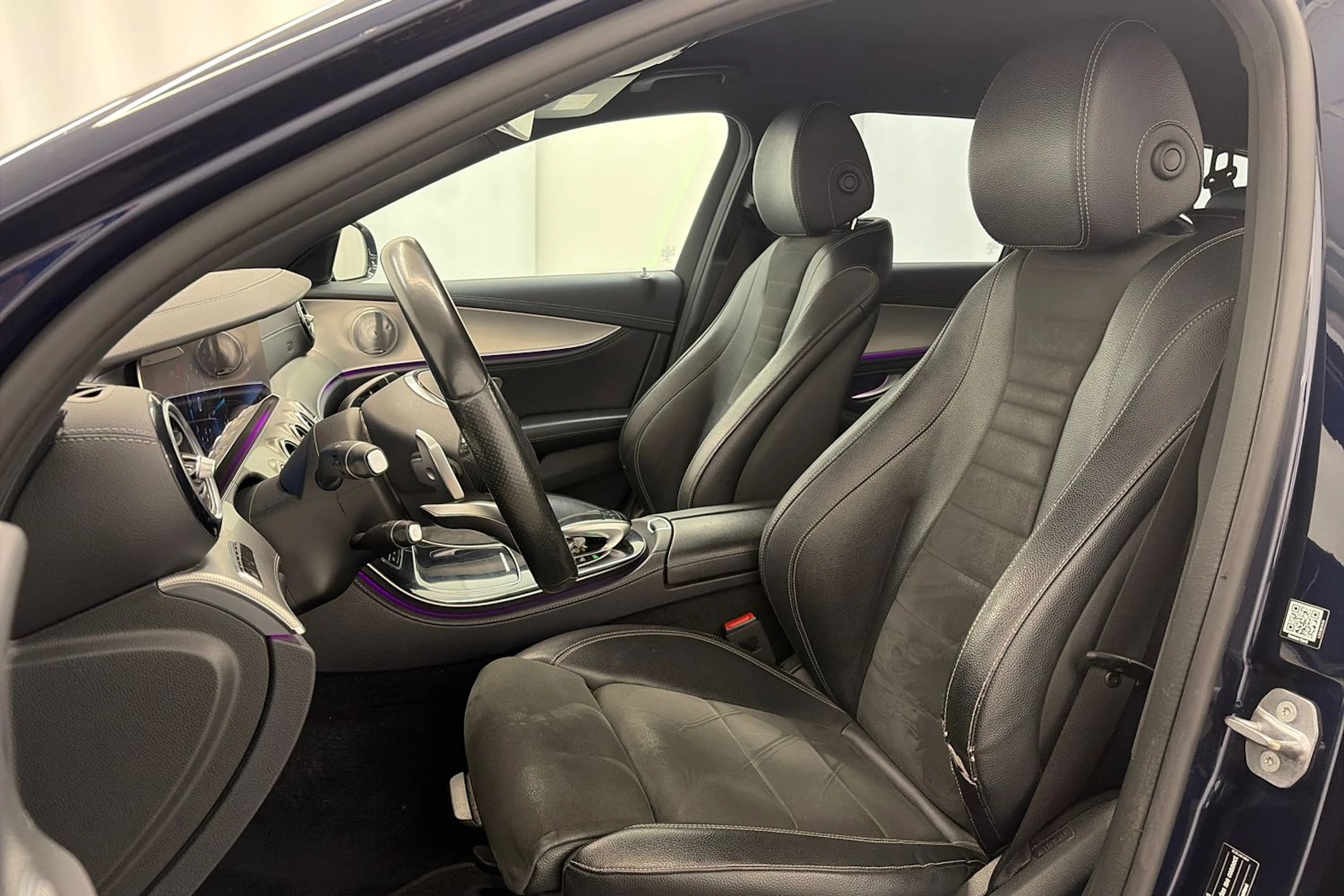 sininen Mercedes-Benz E 2017 kuva 12.