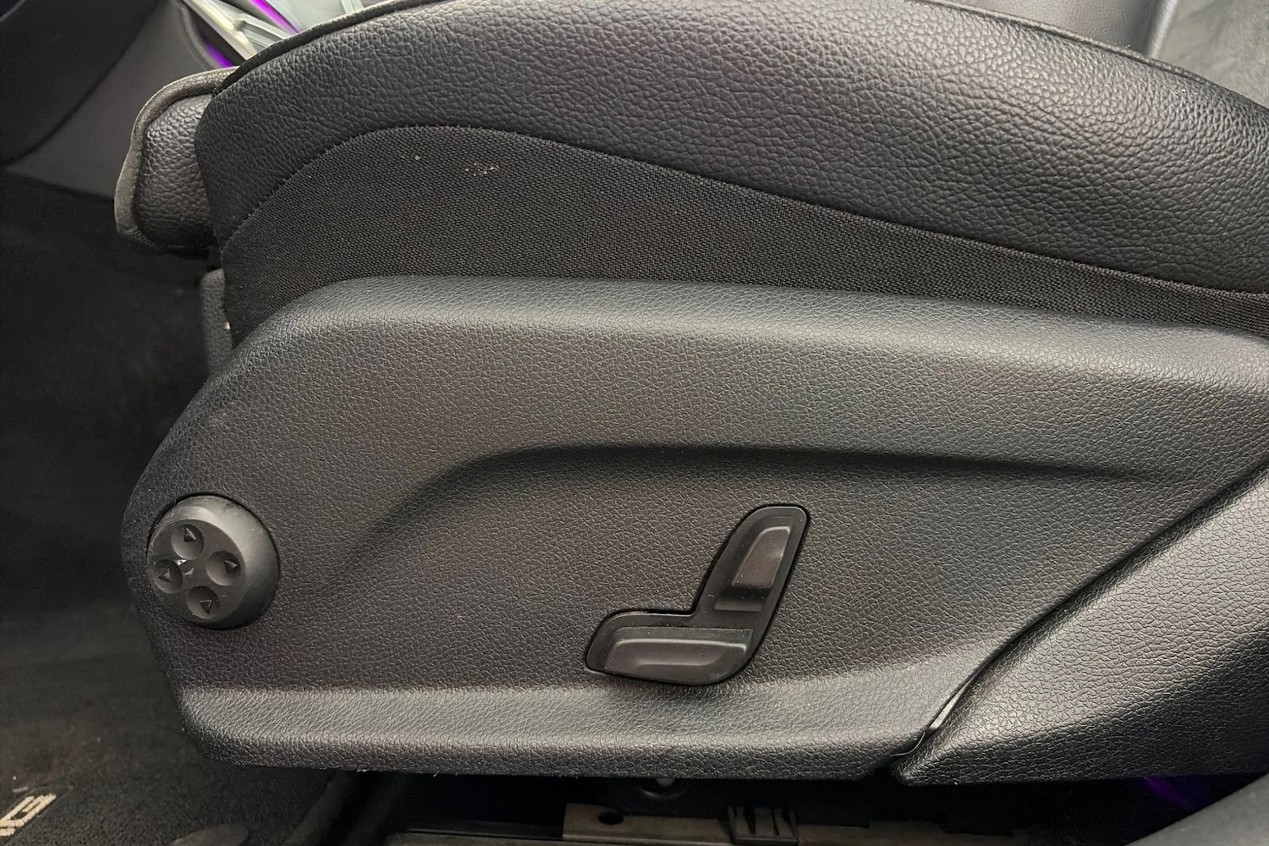 sininen Mercedes-Benz E 2017 kuva 13.