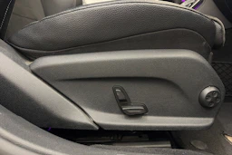 sininen Mercedes-Benz E 2017 kuva 14.