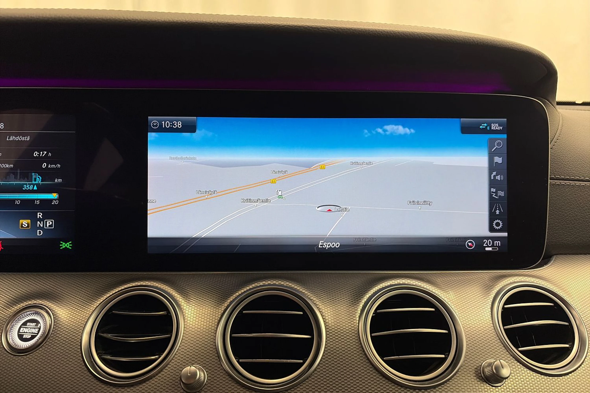 sininen Mercedes-Benz E 2017 kuva 18.
