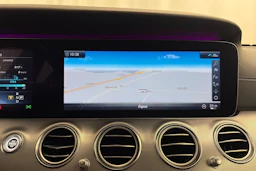 sininen Mercedes-Benz E 2017 kuva 18.