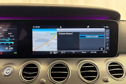 sininen Mercedes-Benz E 2017 kuva 20.