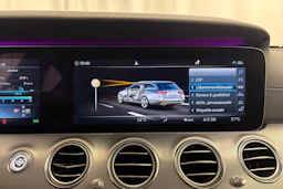 sininen Mercedes-Benz E 2017 kuva 23.