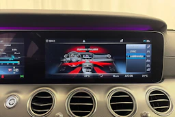 sininen Mercedes-Benz E 2017 kuva 24.