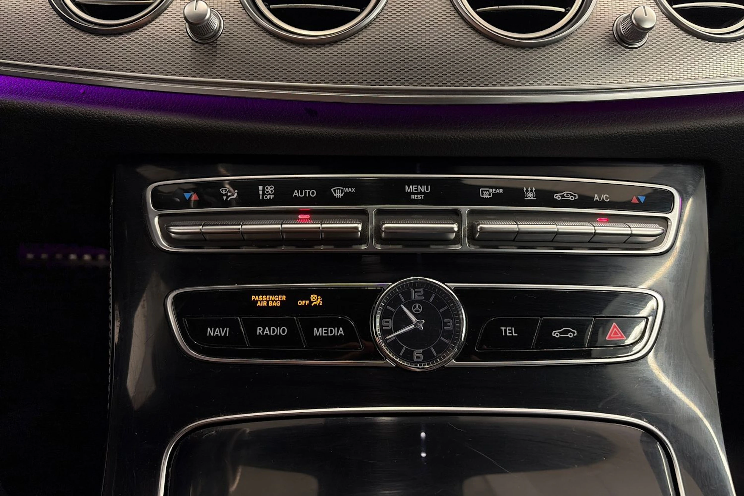 sininen Mercedes-Benz E 2017 kuva 25.