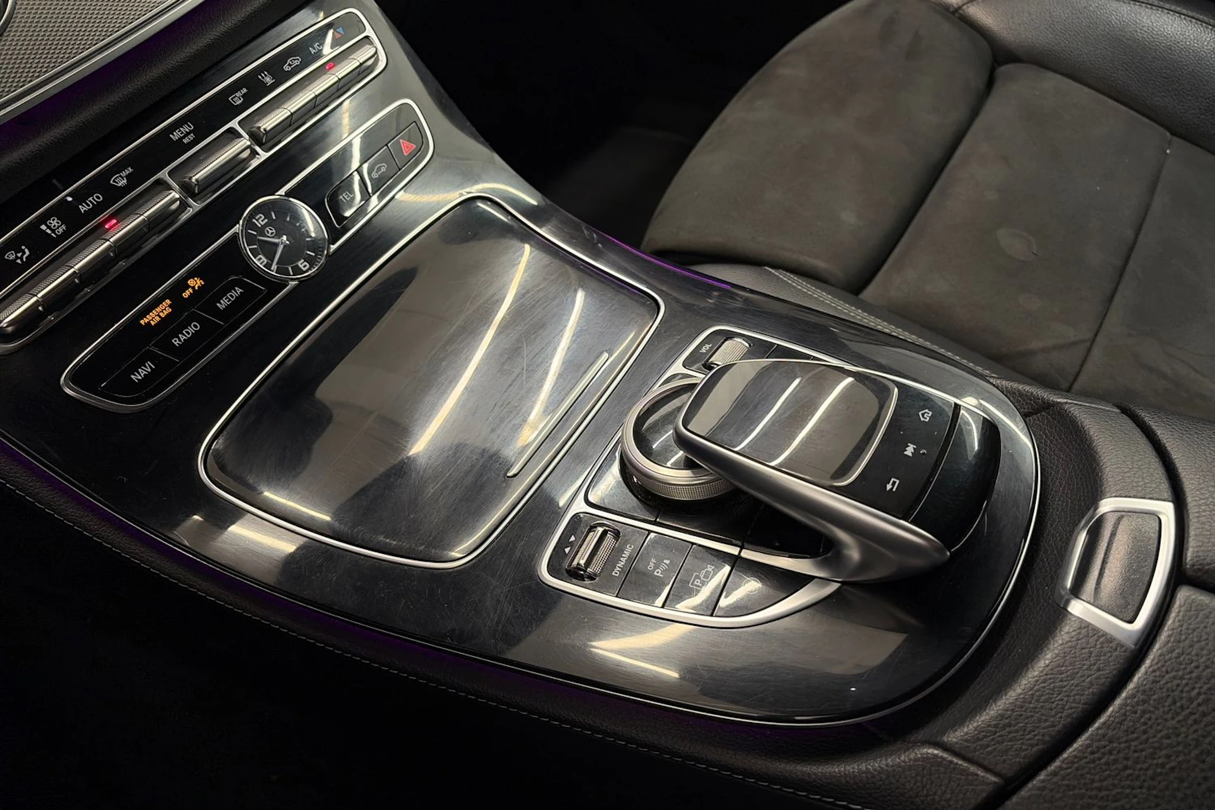 sininen Mercedes-Benz E 2017 kuva 26.
