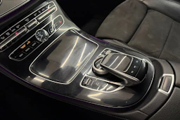 sininen Mercedes-Benz E 2017 kuva 26.