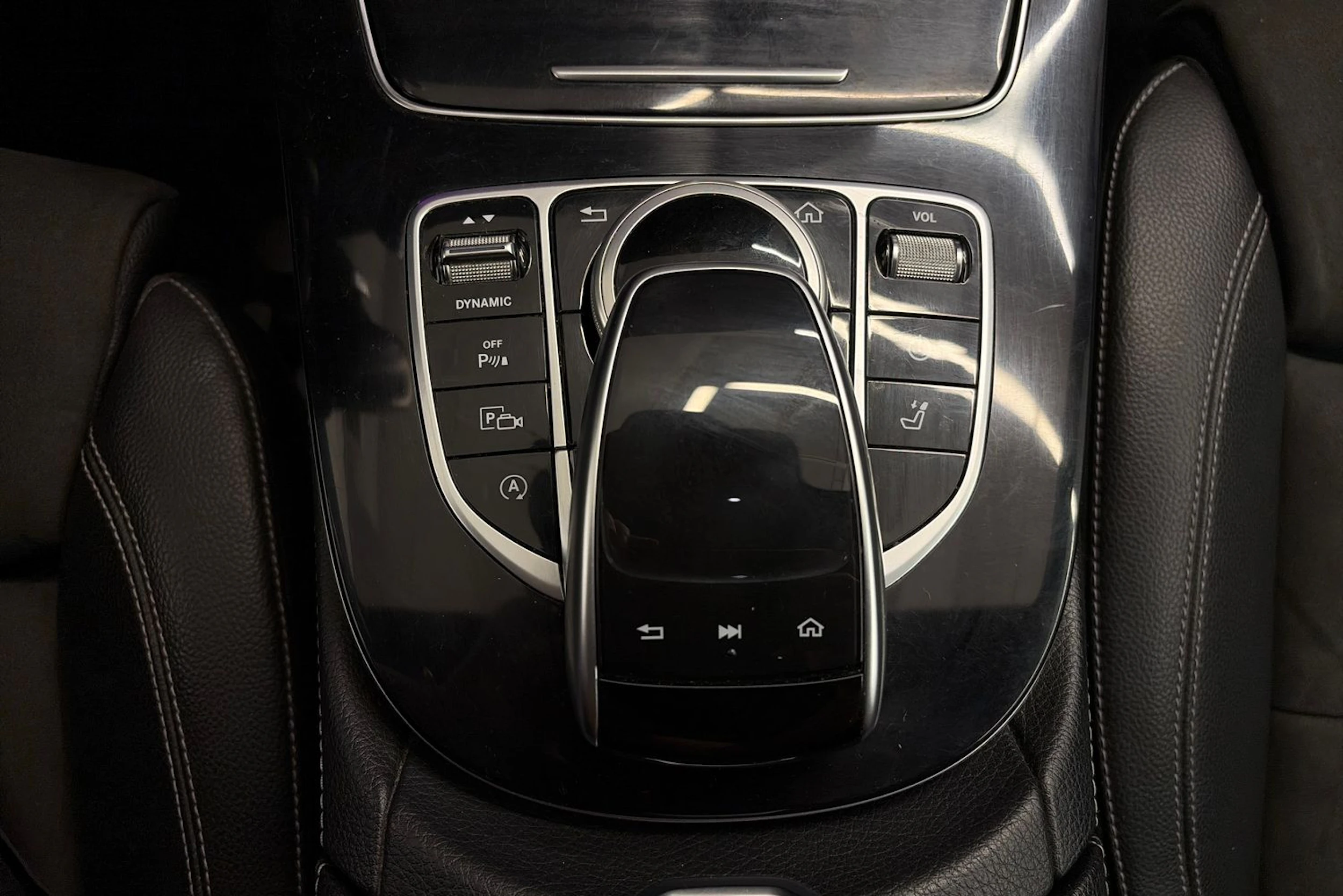 sininen Mercedes-Benz E 2017 kuva 27.