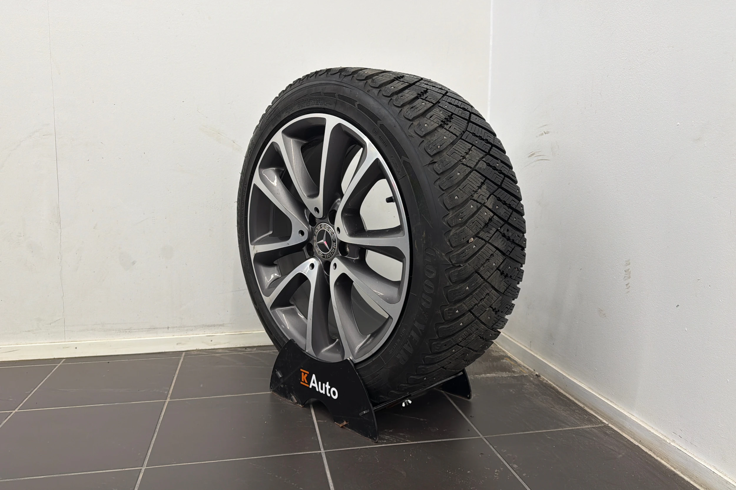 harmaa Mercedes-Benz E 2017 kuva 13.
