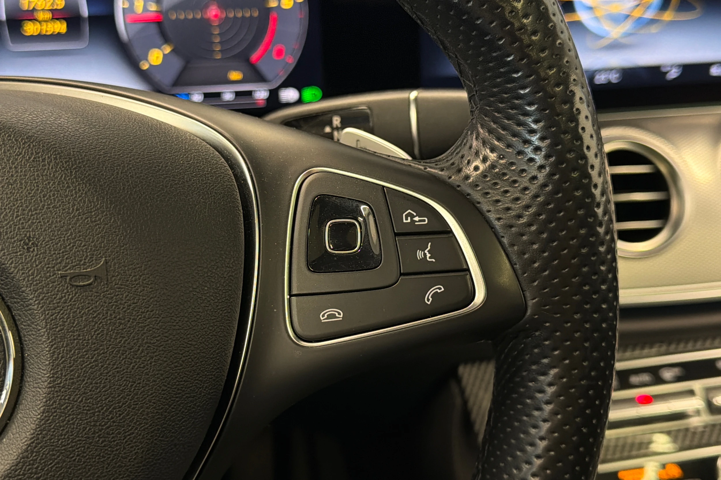 harmaa Mercedes-Benz E 2017 kuva 22.