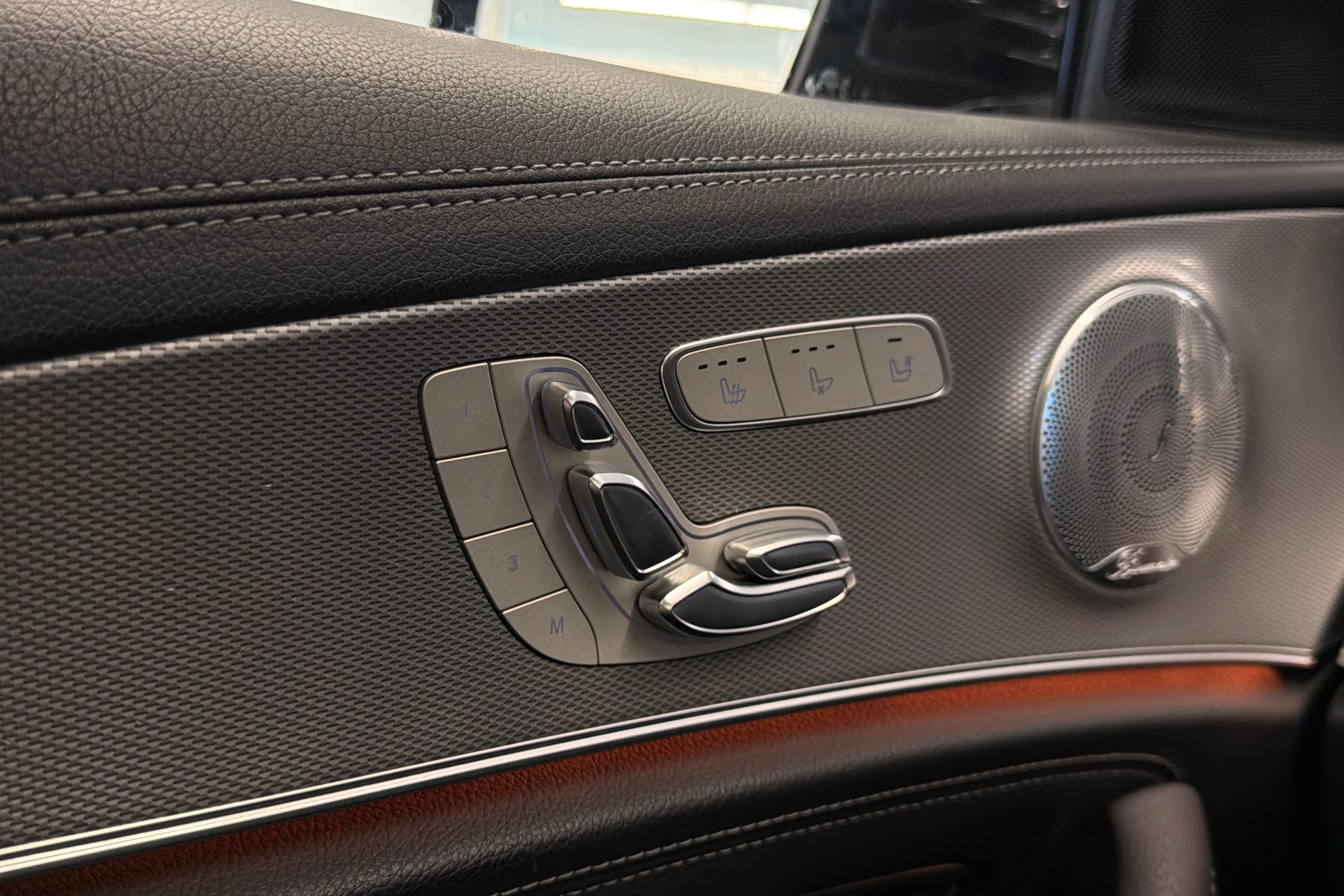 harmaa Mercedes-Benz E 2017 kuva 26.