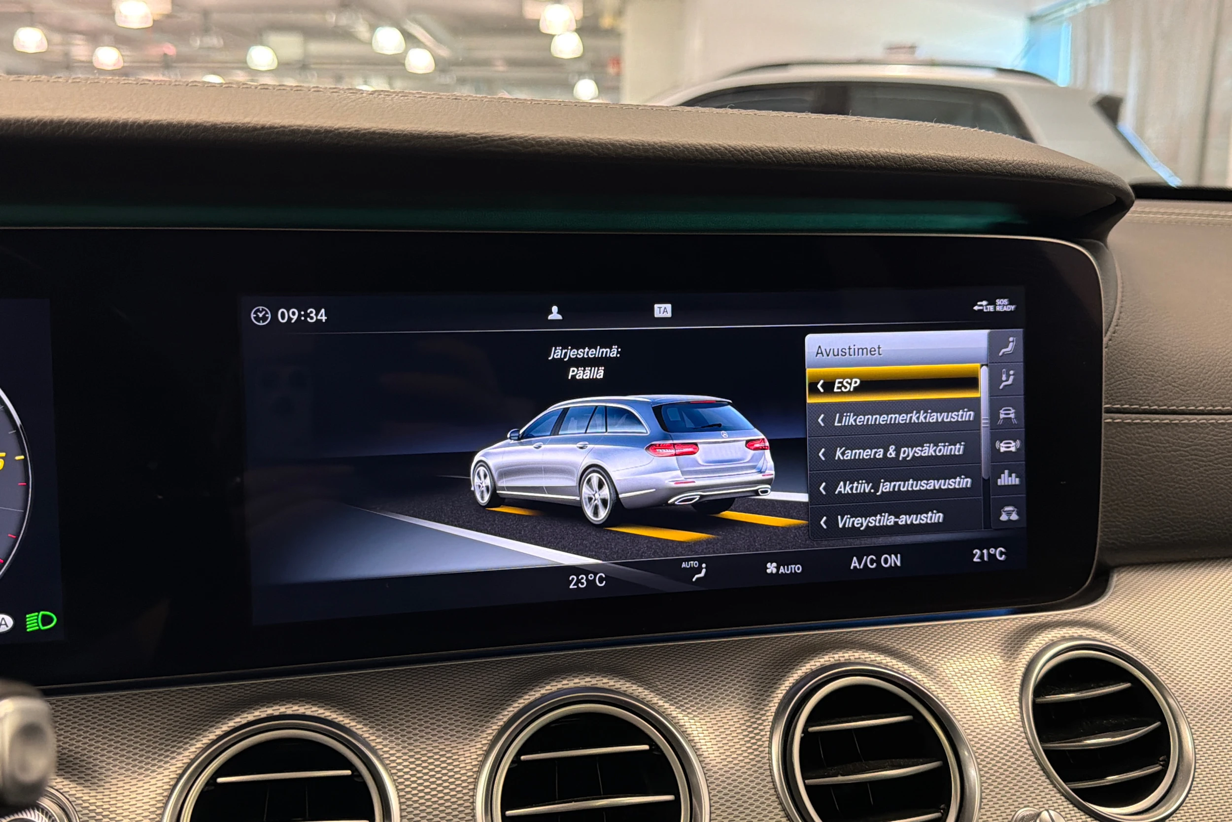 harmaa Mercedes-Benz E 2017 kuva 37.