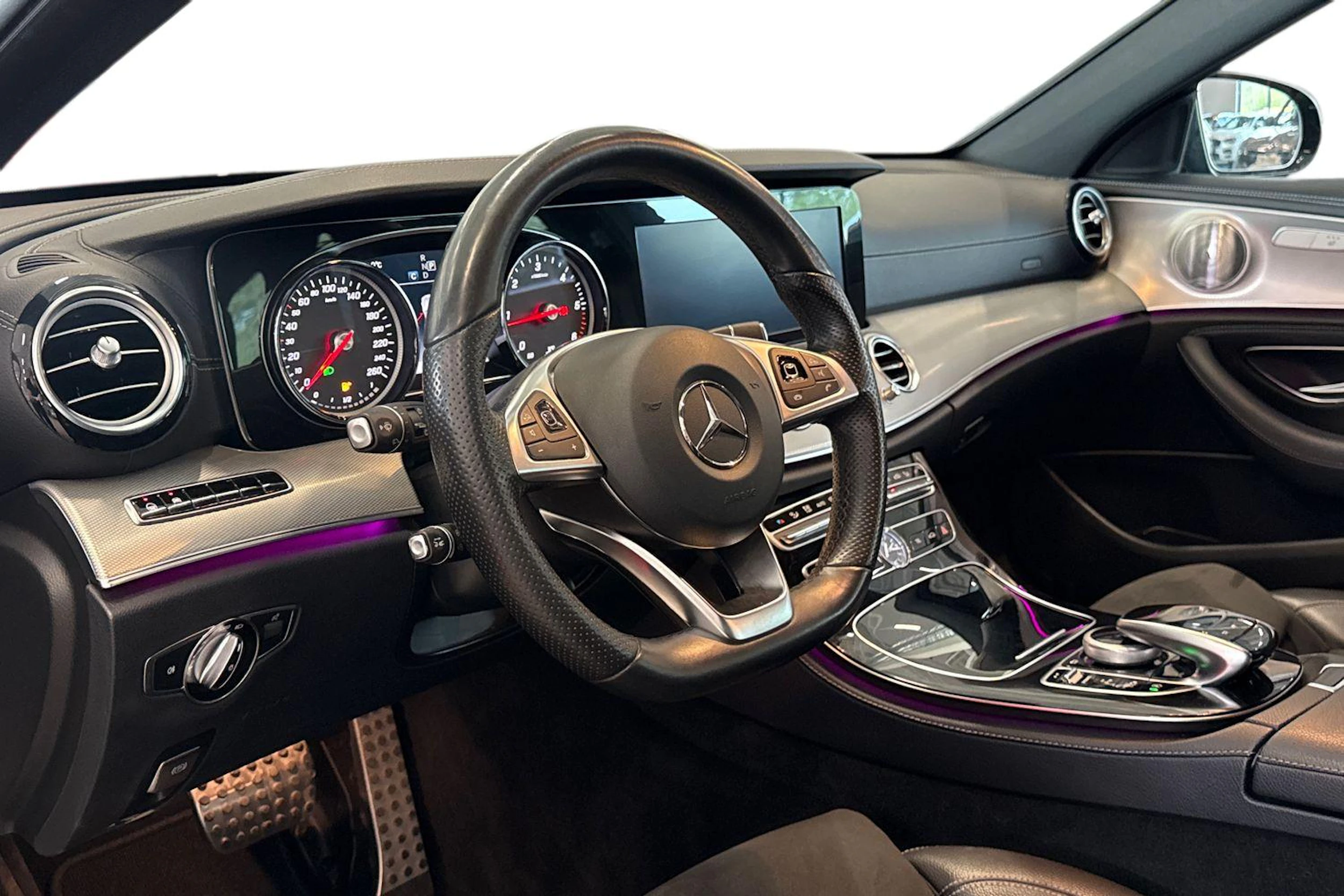 musta Mercedes-Benz E 2017 kuva 8.