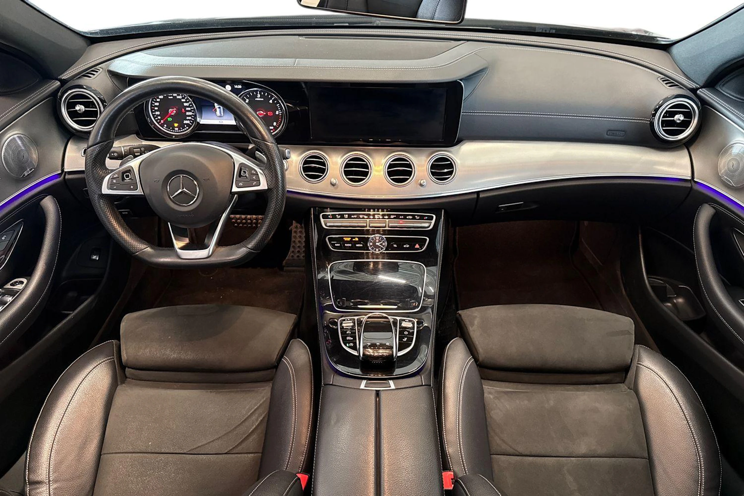 musta Mercedes-Benz E 2017 kuva 9.