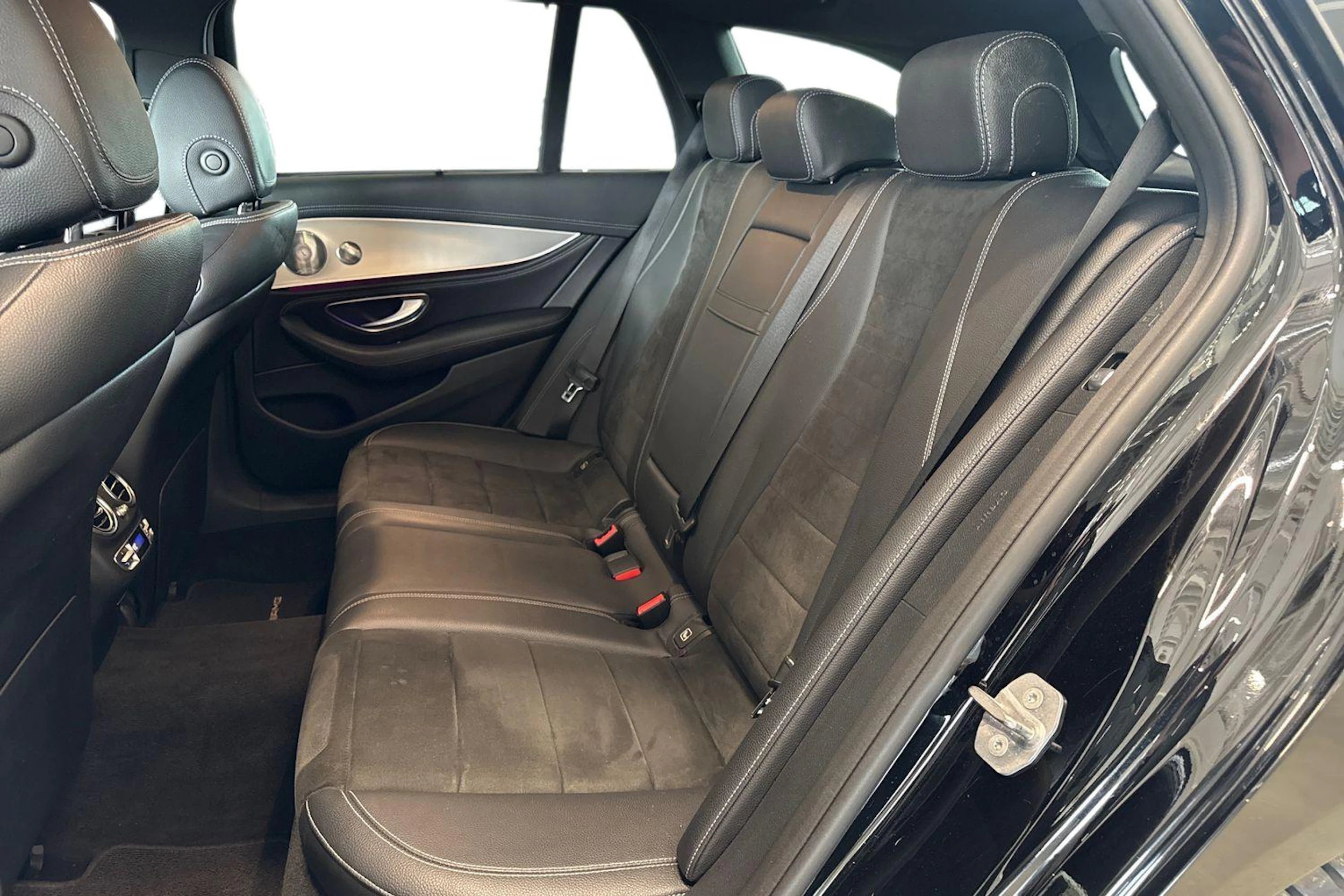 musta Mercedes-Benz E 2017 kuva 11.