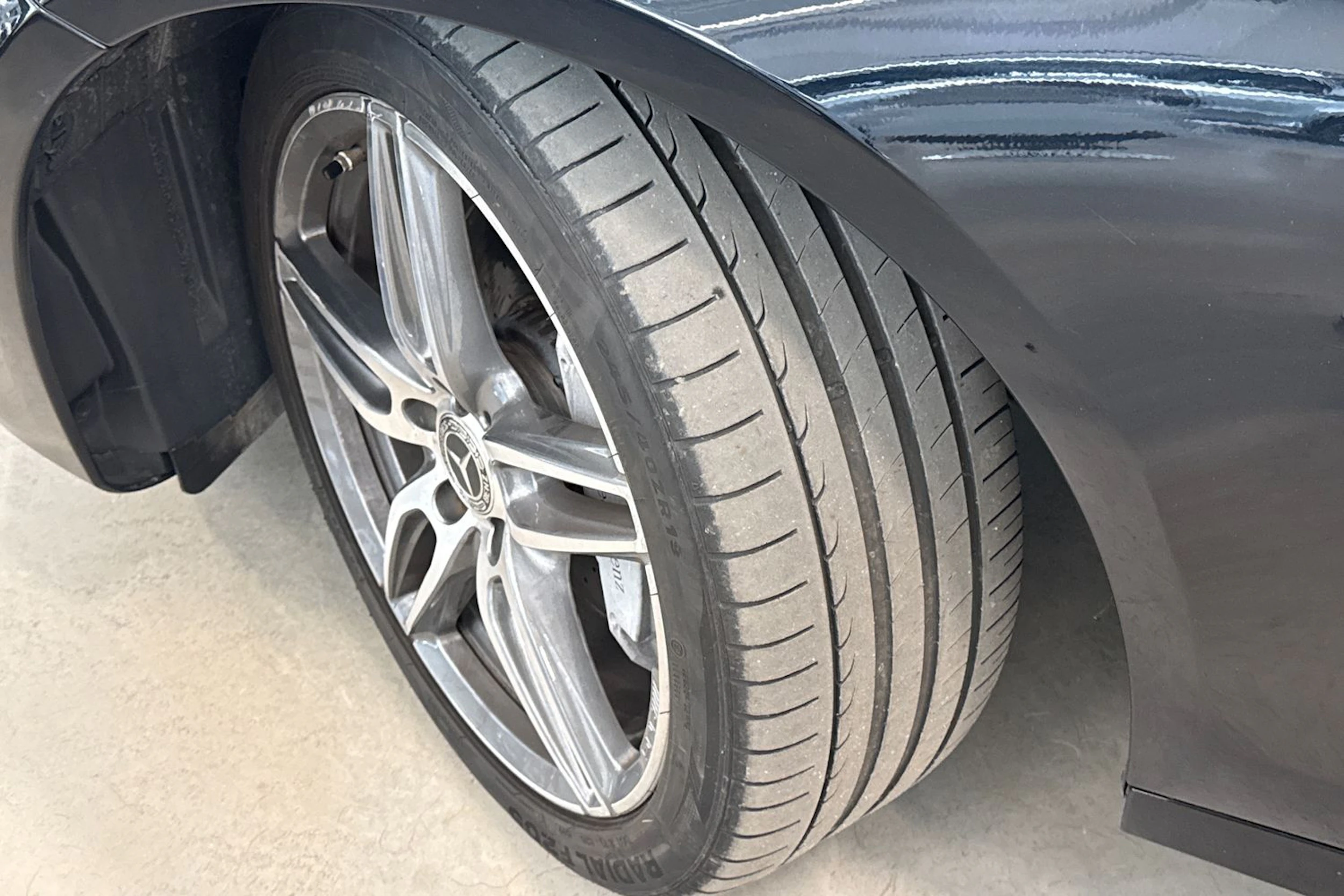 musta Mercedes-Benz E 2017 kuva 13.
