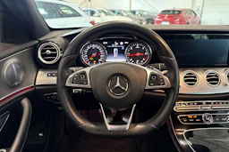 musta Mercedes-Benz E 2017 kuva 15.