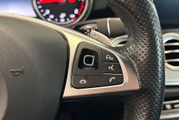 musta Mercedes-Benz E 2017 kuva 17.