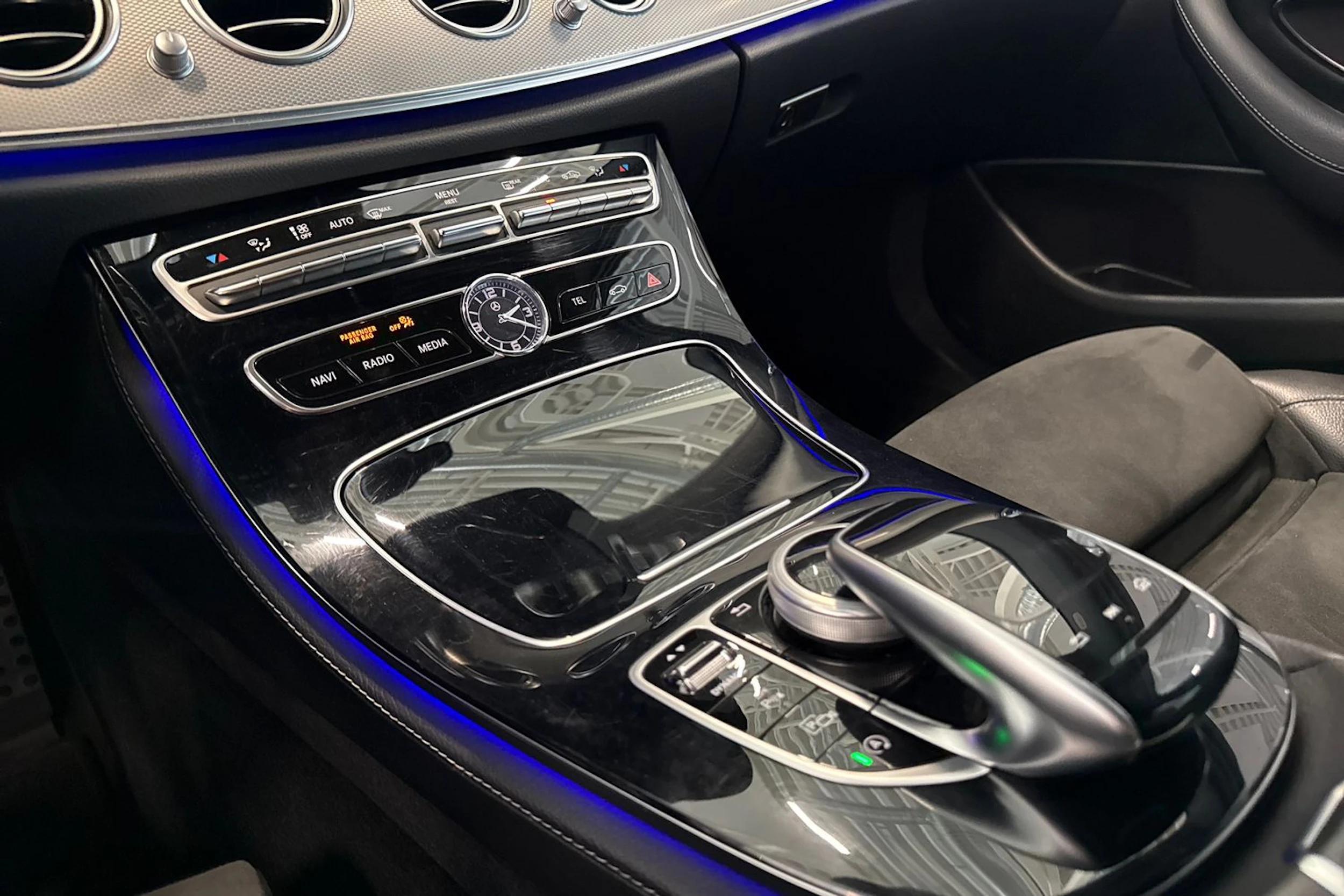 musta Mercedes-Benz E 2017 kuva 19.
