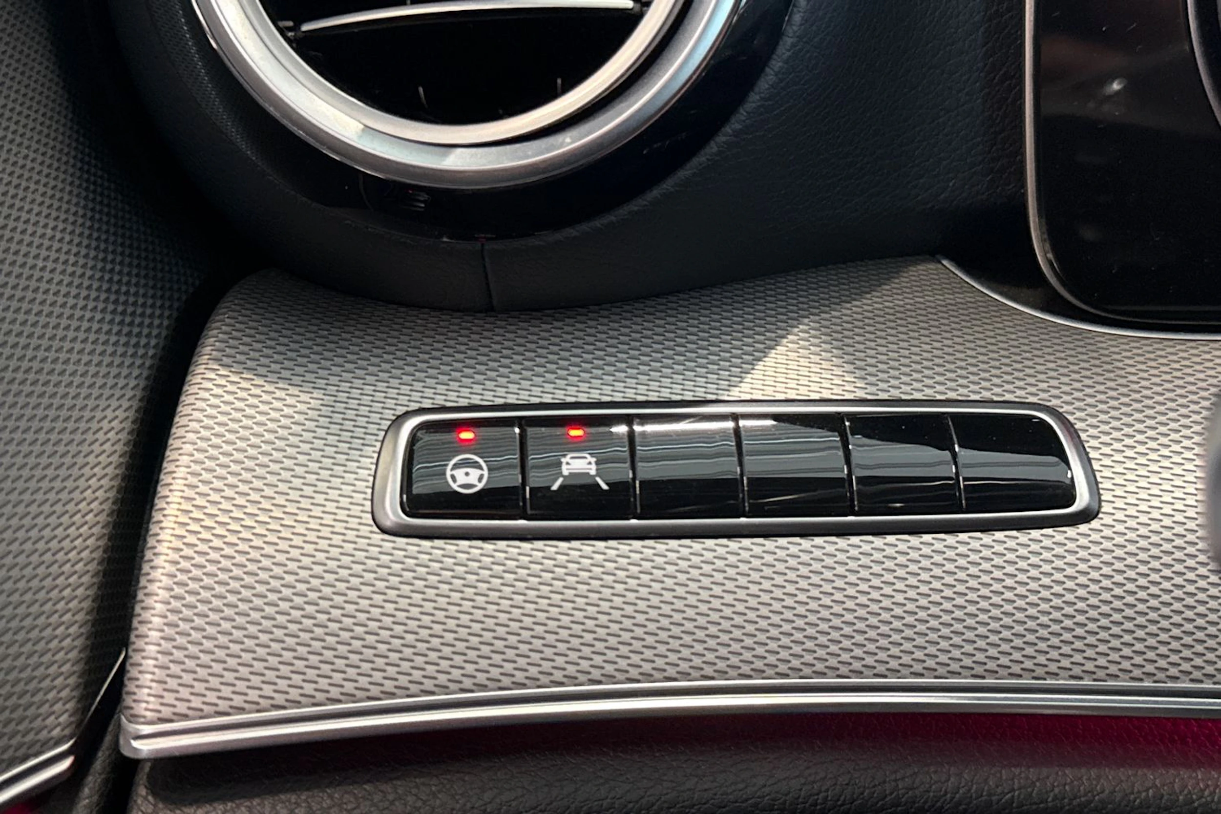musta Mercedes-Benz E 2017 kuva 24.