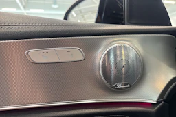 musta Mercedes-Benz E 2017 kuva 25.