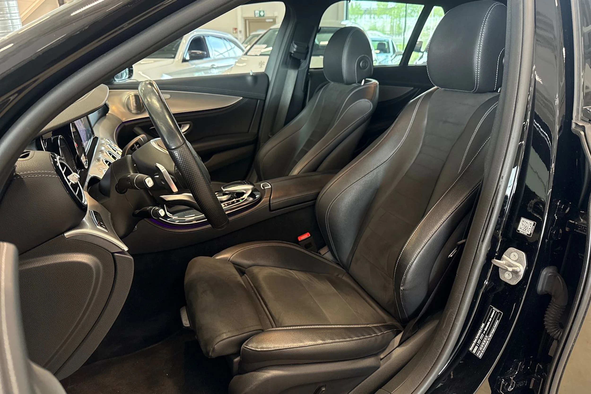 musta Mercedes-Benz E 2017 kuva 26.