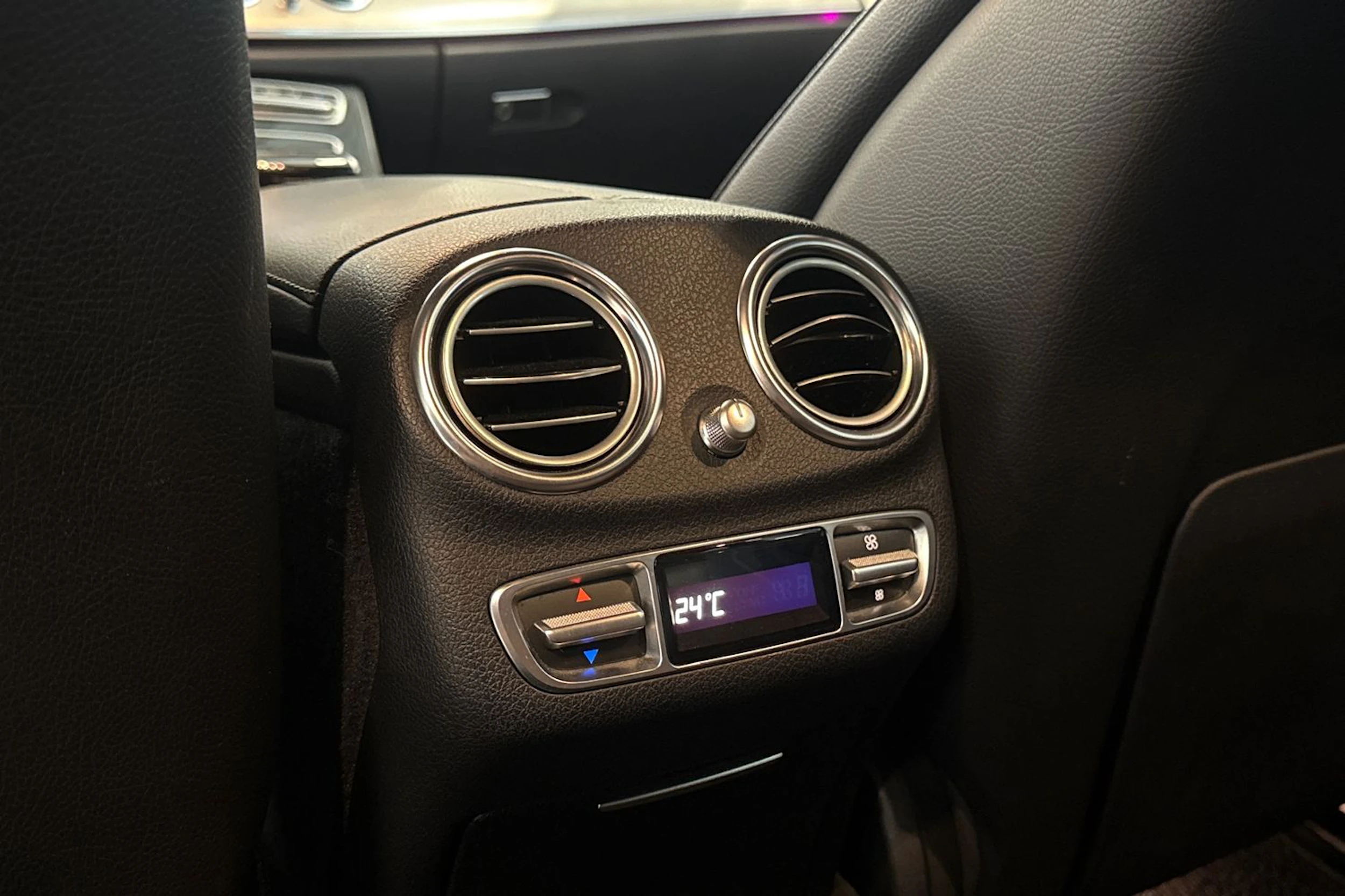 musta Mercedes-Benz E 2017 kuva 28.