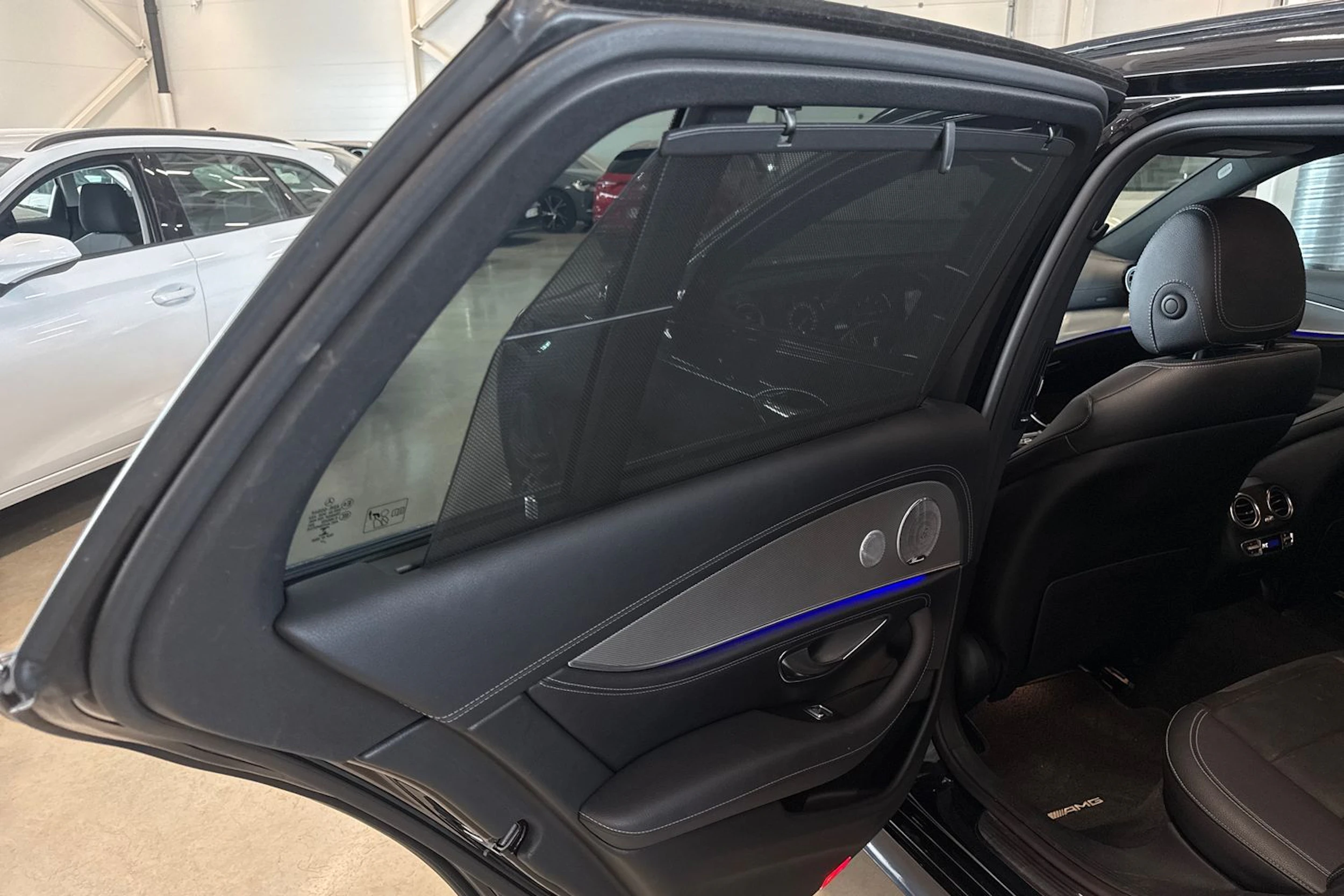 musta Mercedes-Benz E 2017 kuva 29.