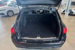 musta Mercedes-Benz E 2017 kuva 30.