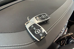 musta Mercedes-Benz E 2017 kuva 34.