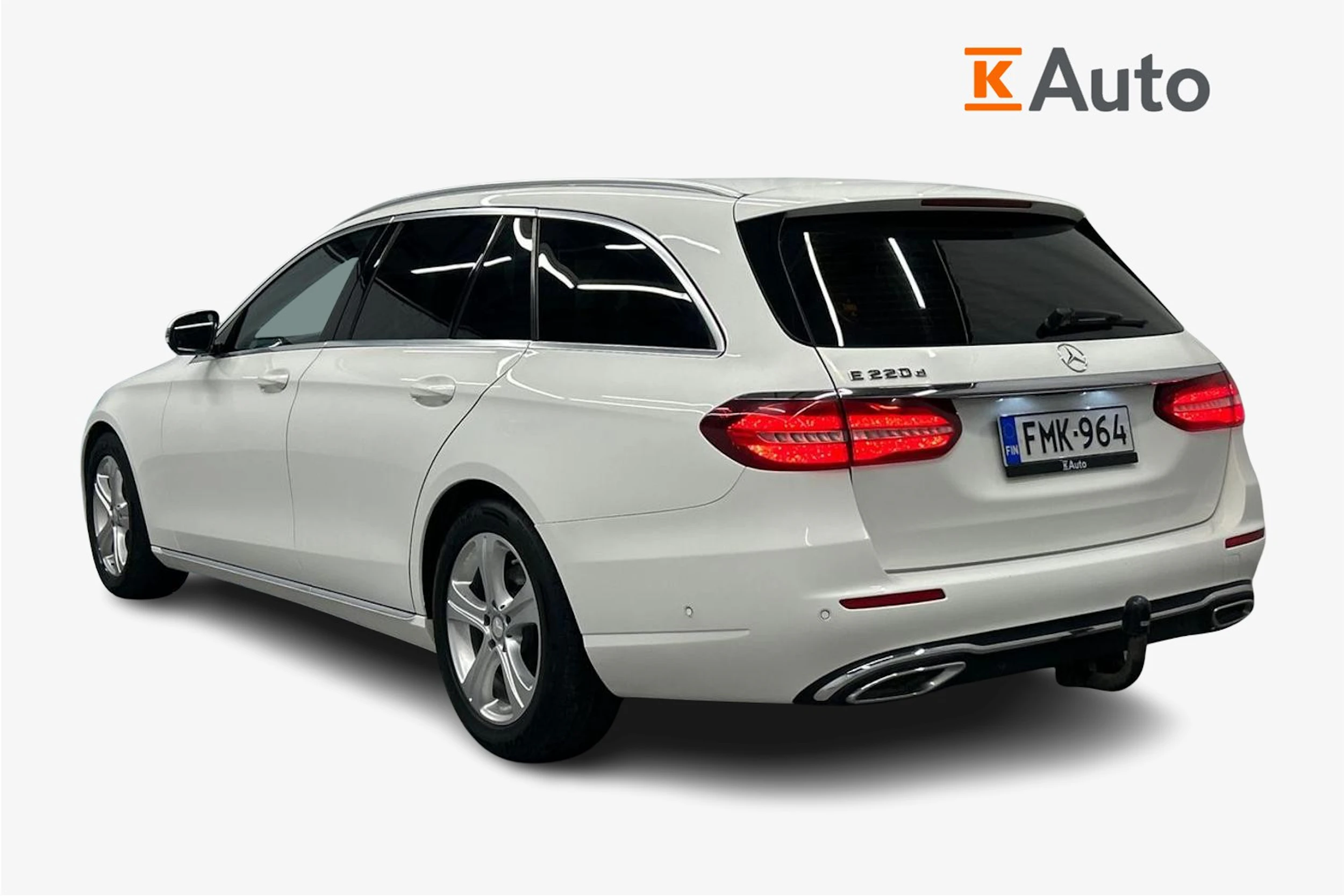 valkoinen Mercedes-Benz E 2017 kuva 2.