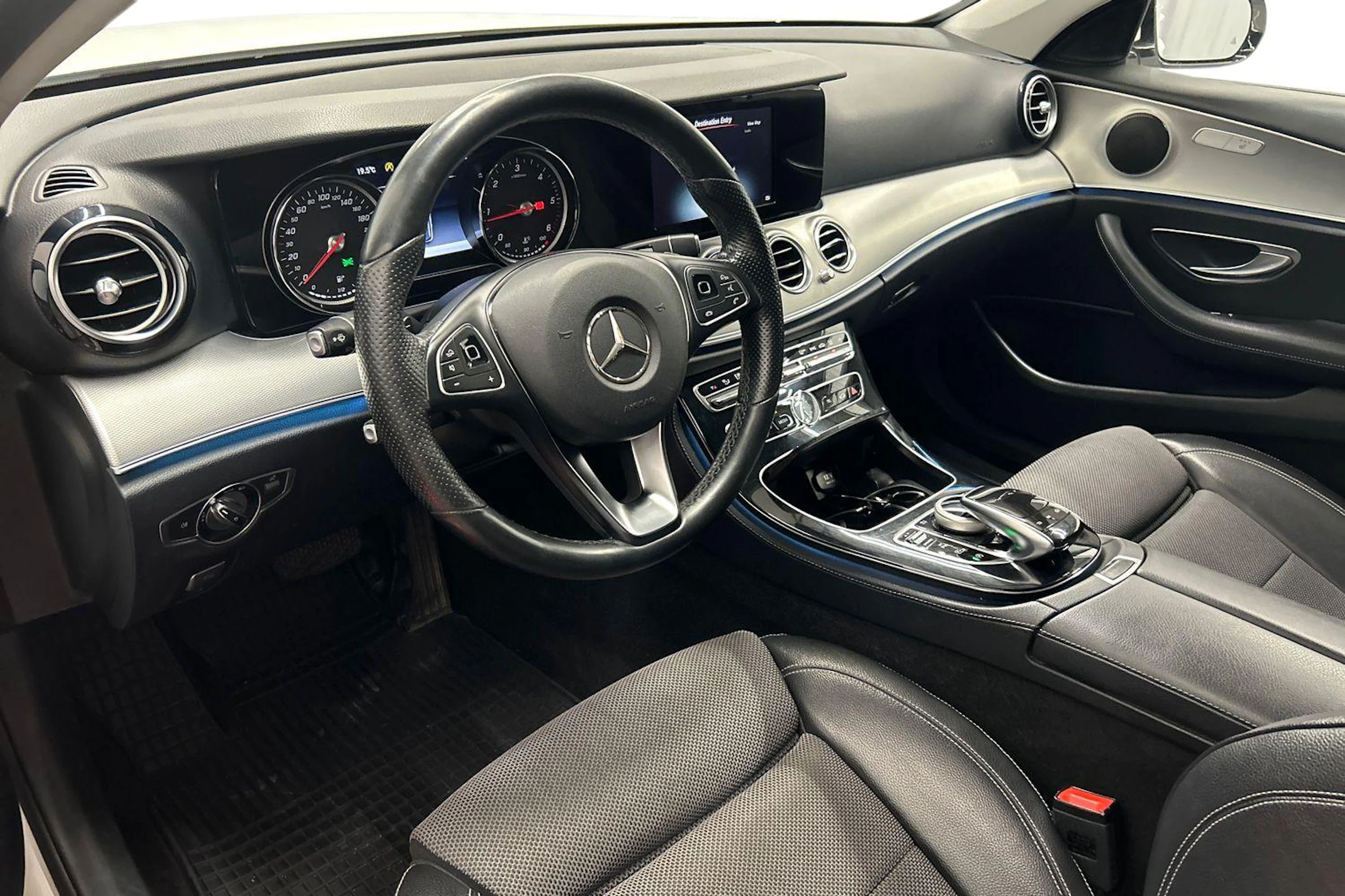 valkoinen Mercedes-Benz E 2017 kuva 6.