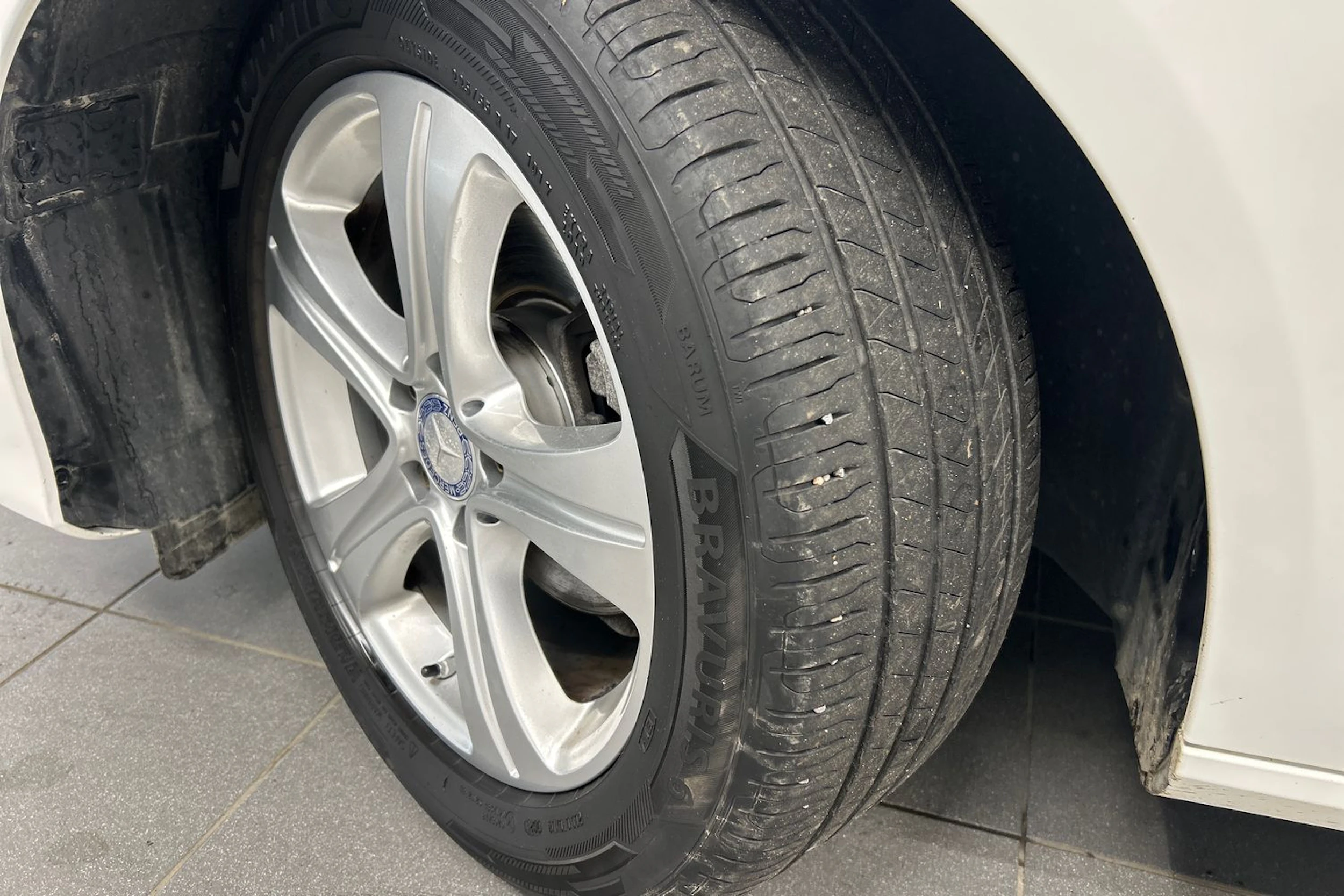 valkoinen Mercedes-Benz E 2017 kuva 10.