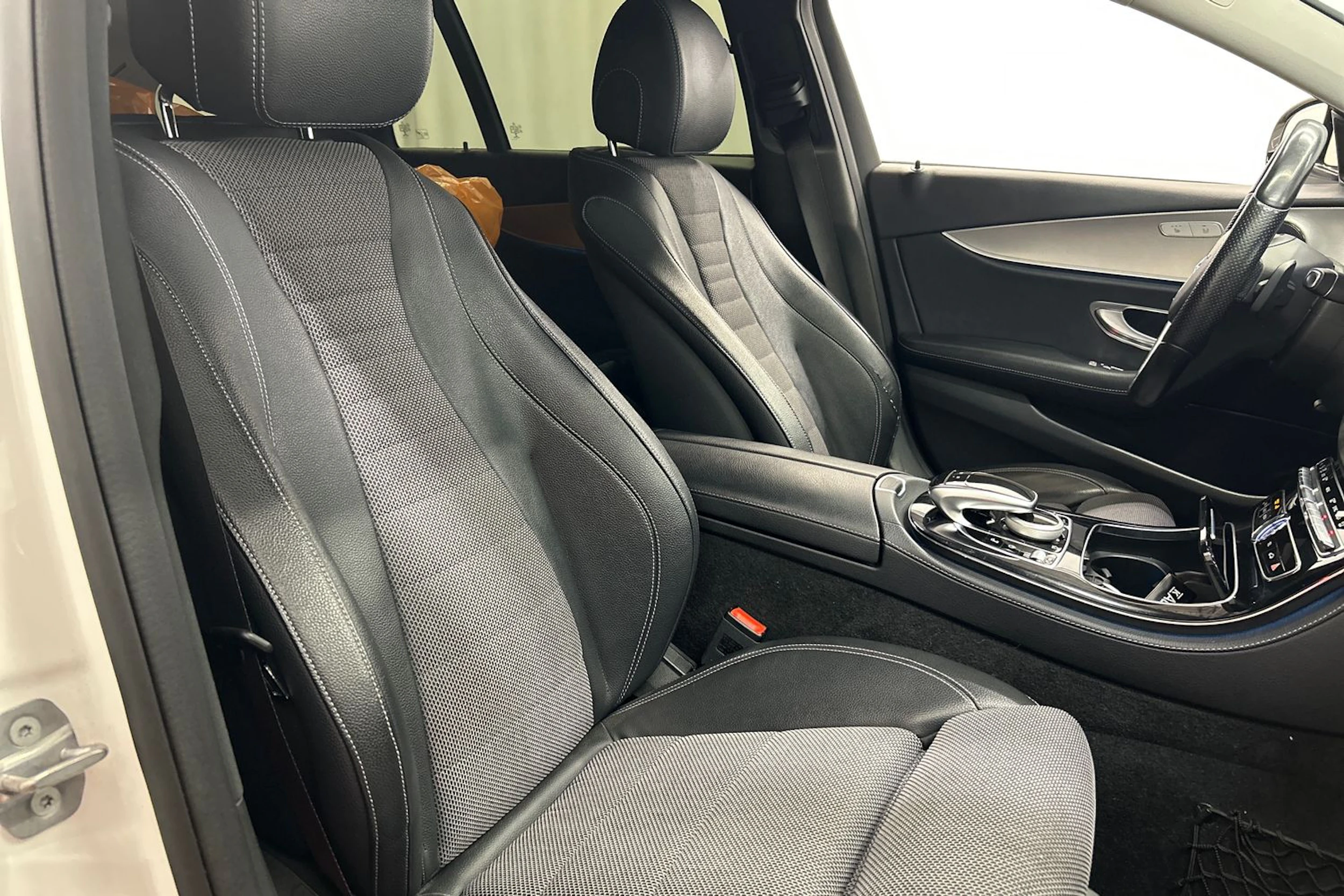 valkoinen Mercedes-Benz E 2017 kuva 14.