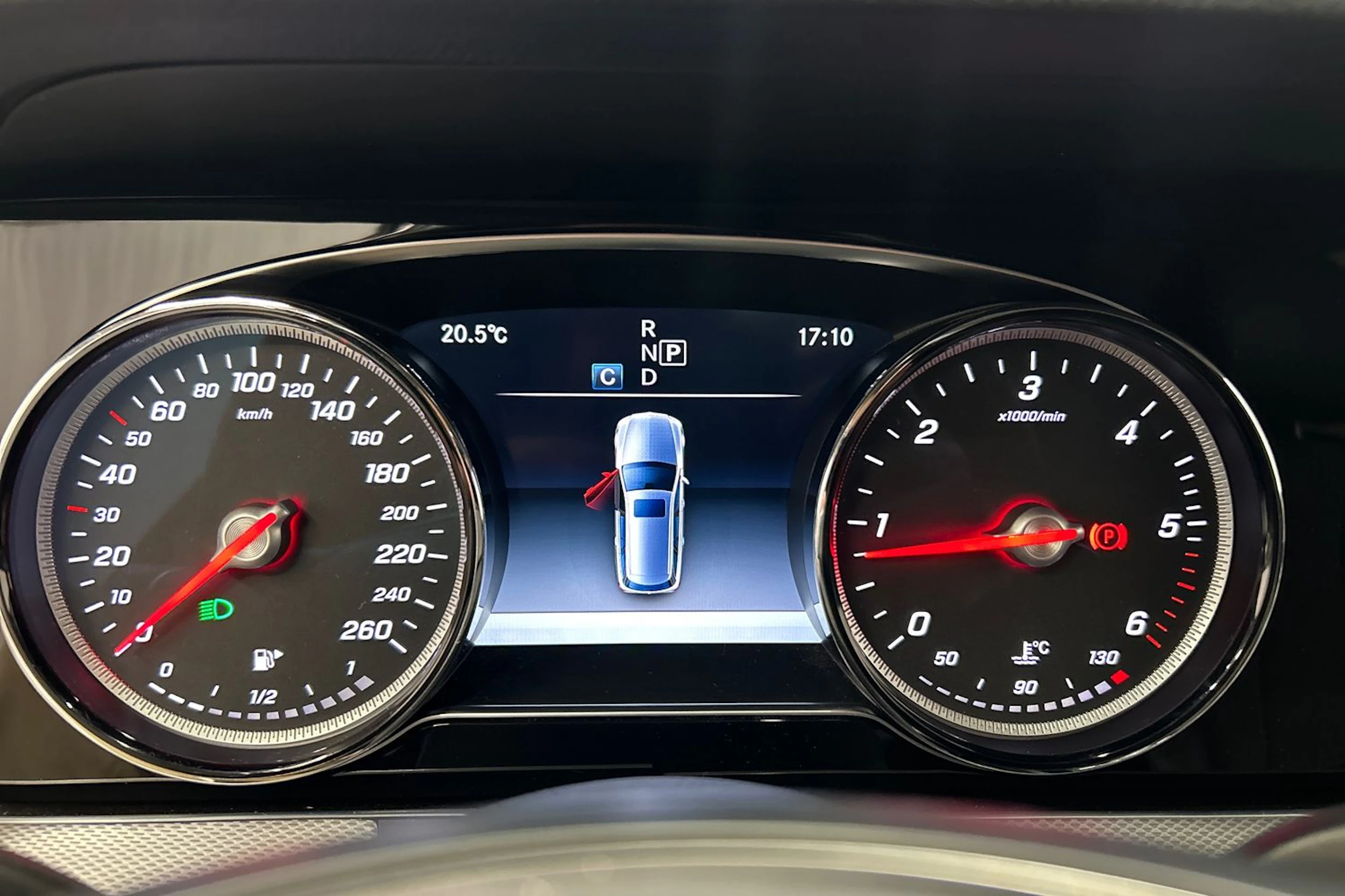 valkoinen Mercedes-Benz E 2017 kuva 15.