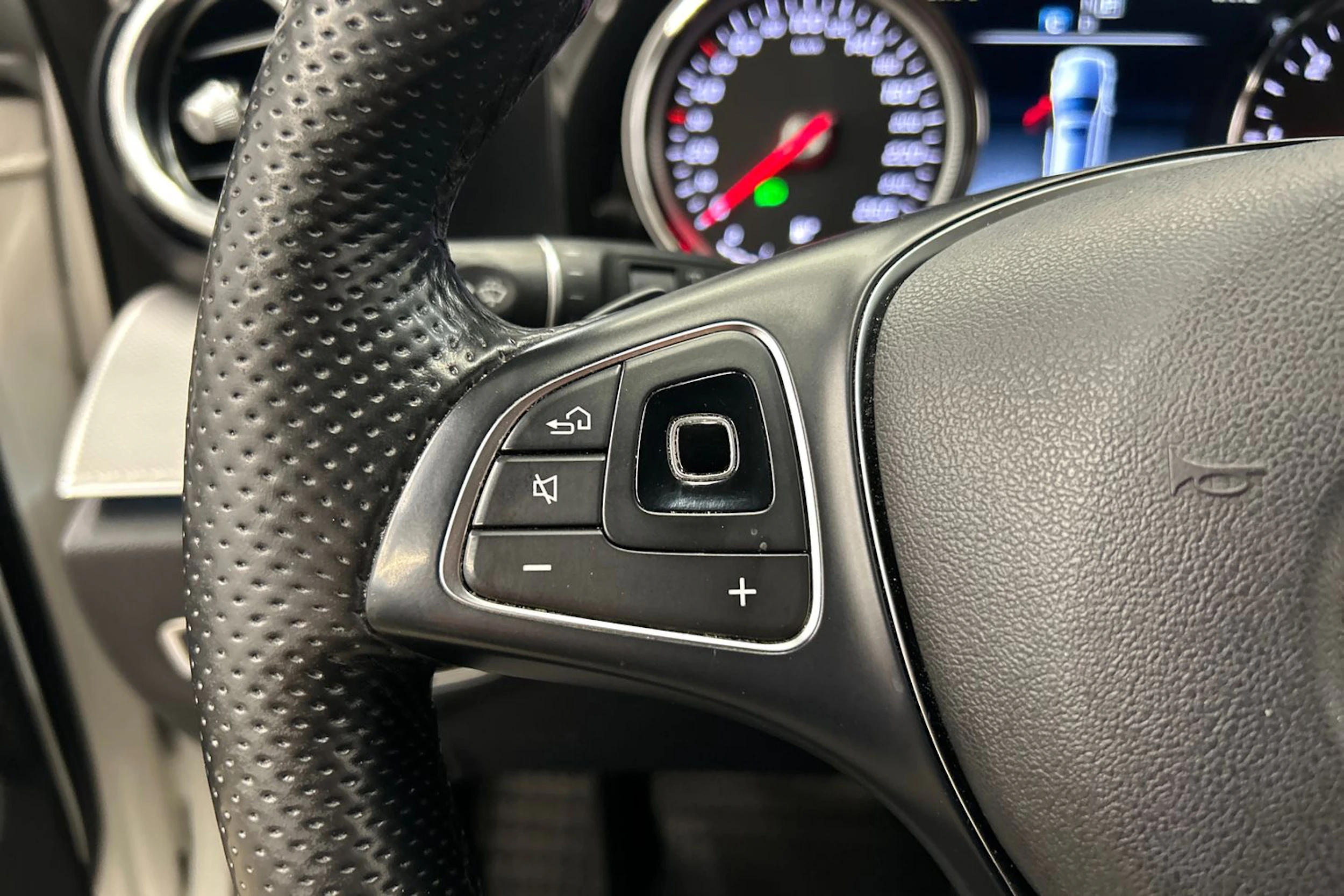 valkoinen Mercedes-Benz E 2017 kuva 16.