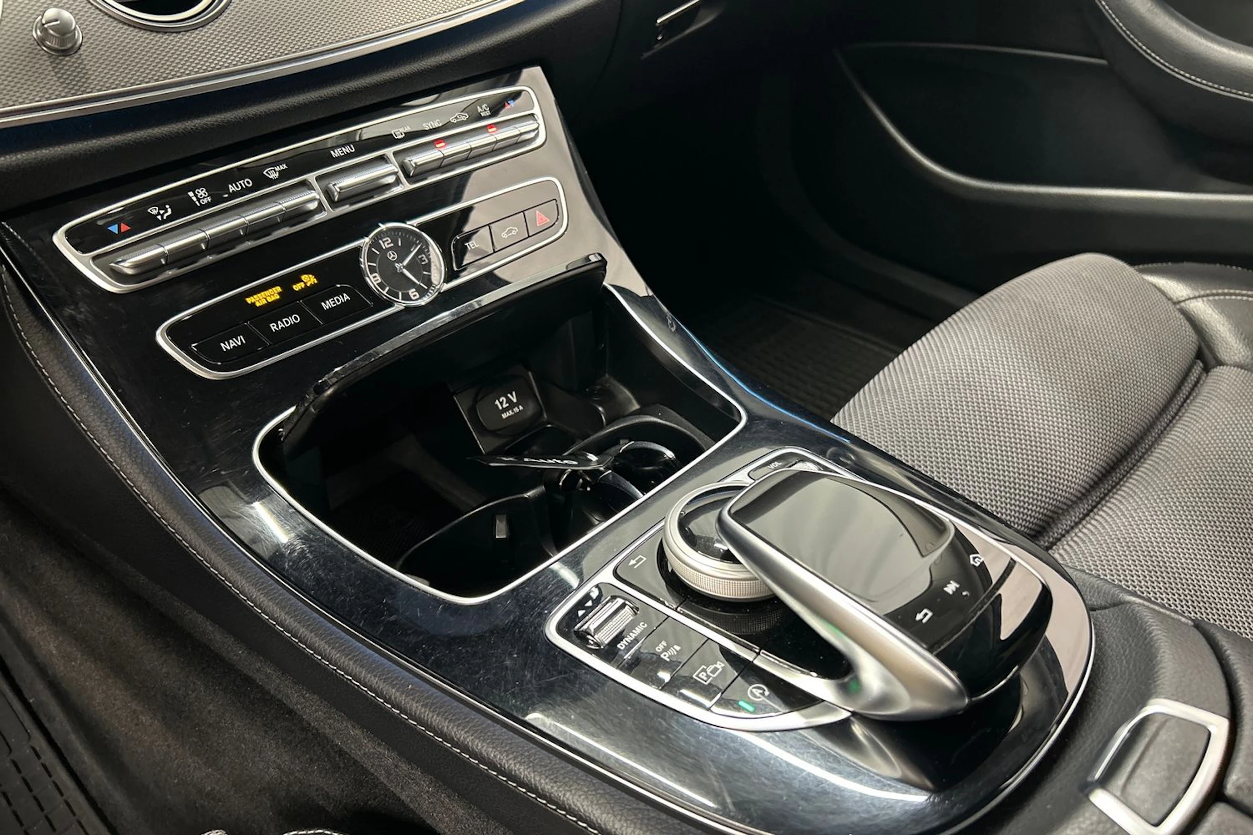 valkoinen Mercedes-Benz E 2017 kuva 21.