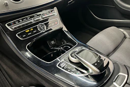 valkoinen Mercedes-Benz E 2017 kuva 21.