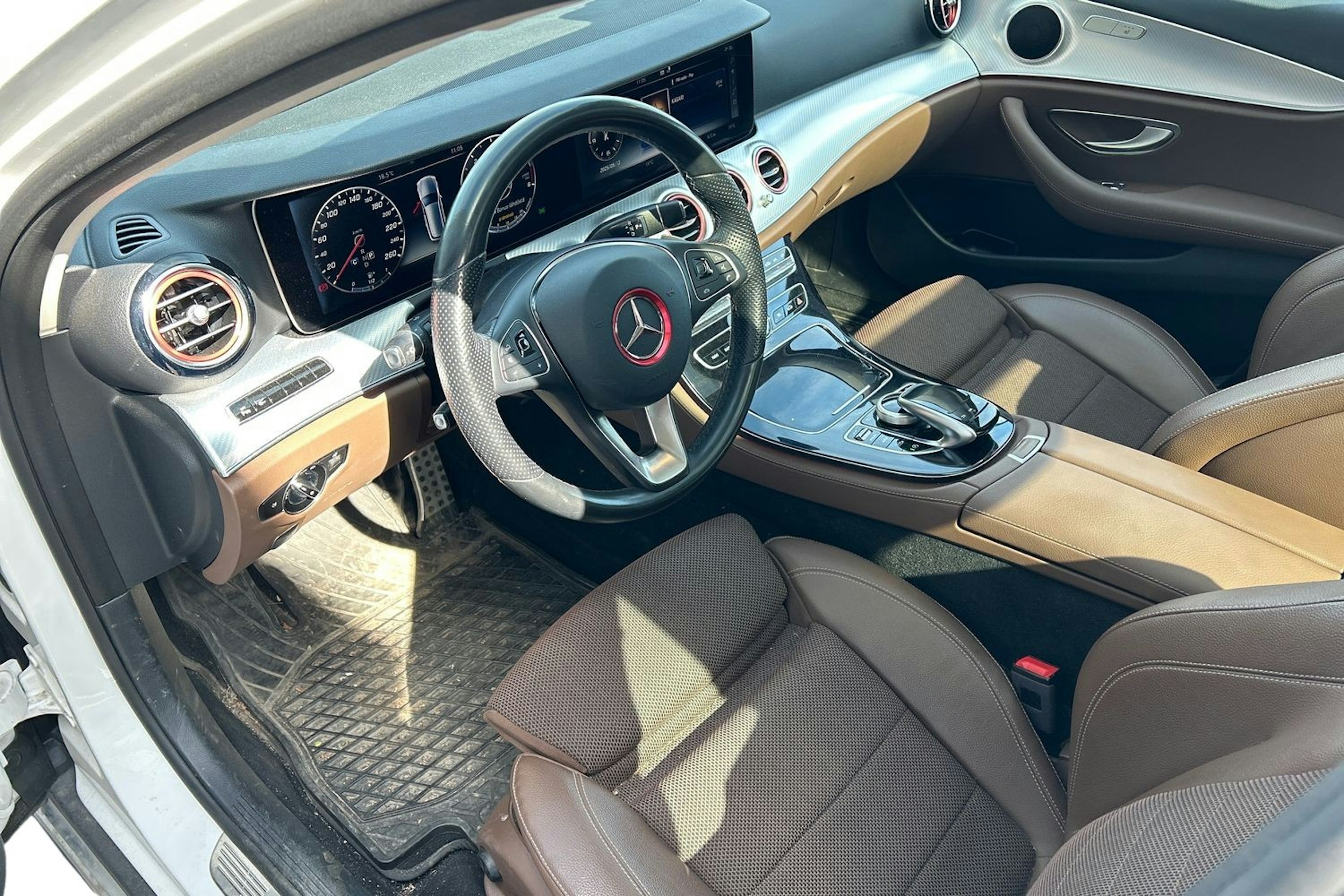 Valkoinen Mercedes-Benz E 2017 kuva 3.