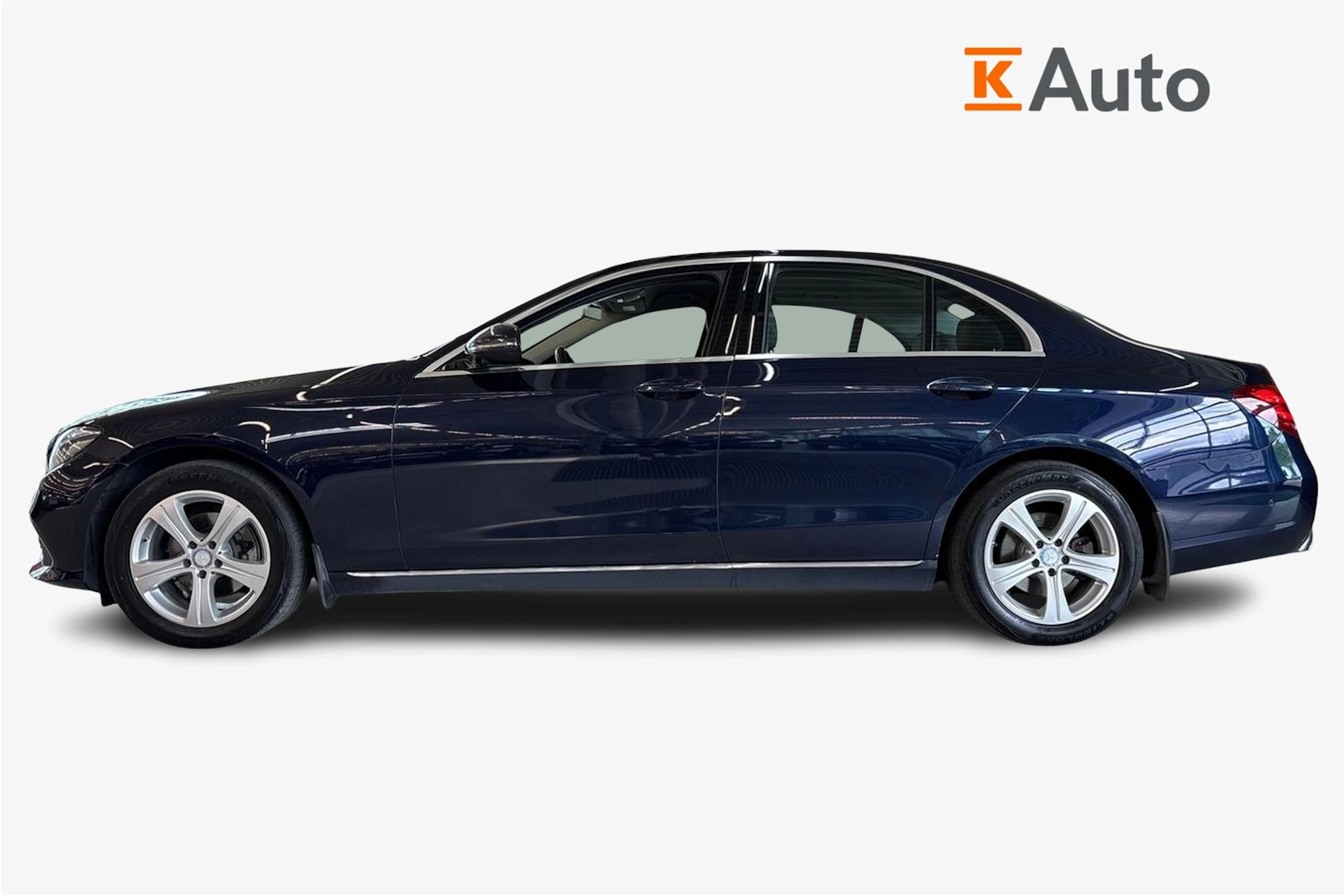 Sininen Mercedes-Benz E 2017 kuva 5.